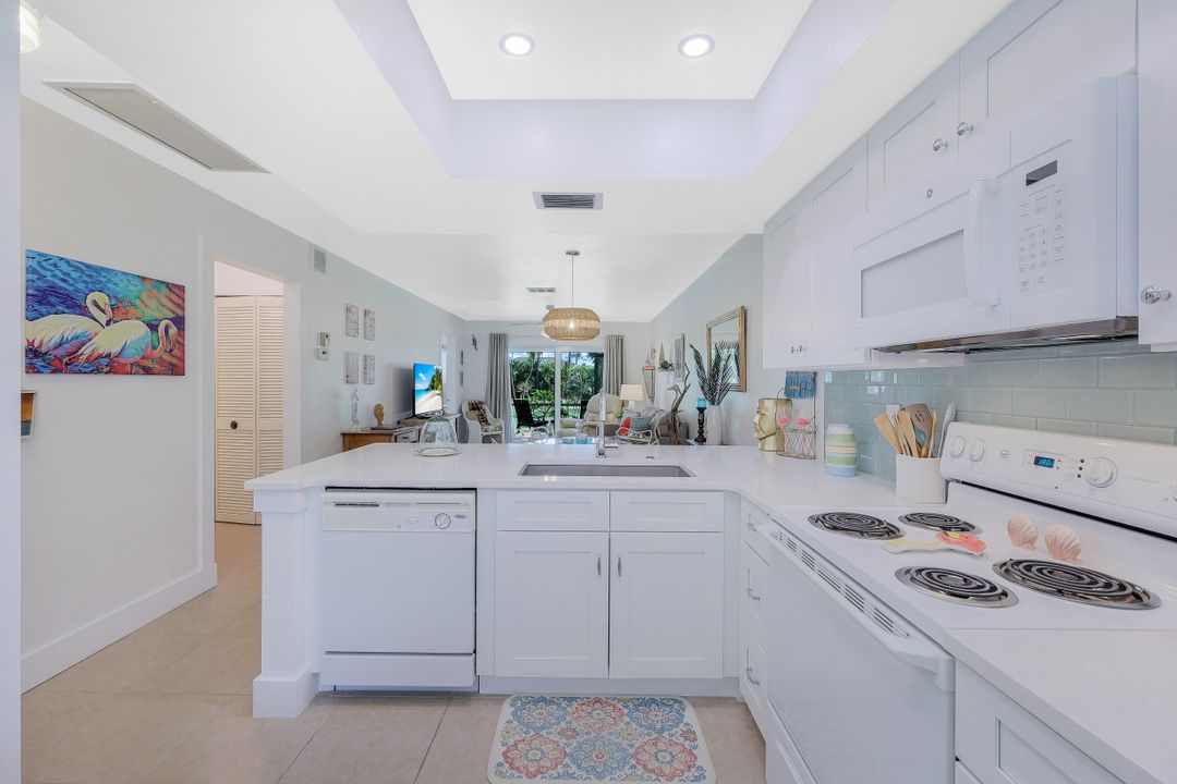 1079 Pine Isle Ln, Naples, FL 34112