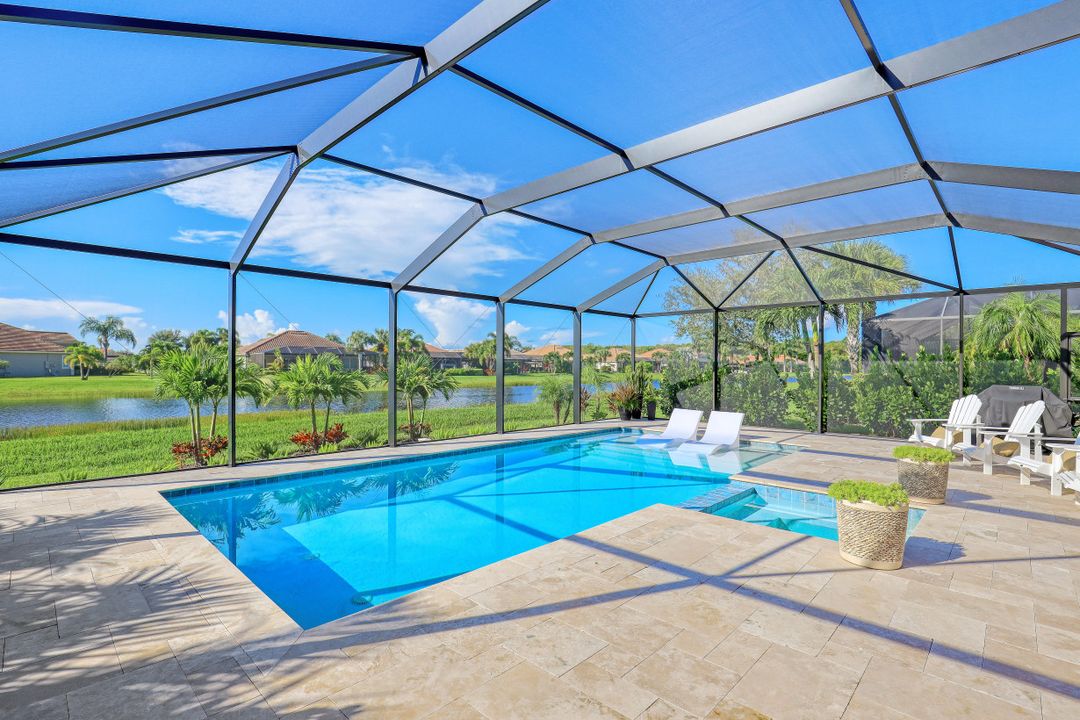 9423 Quarry Dr, Naples, FL 34120