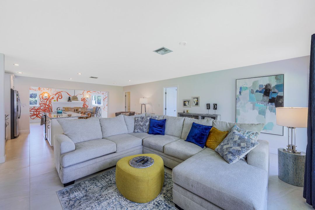 5322 Myrtle Ln, Naples, FL 34113