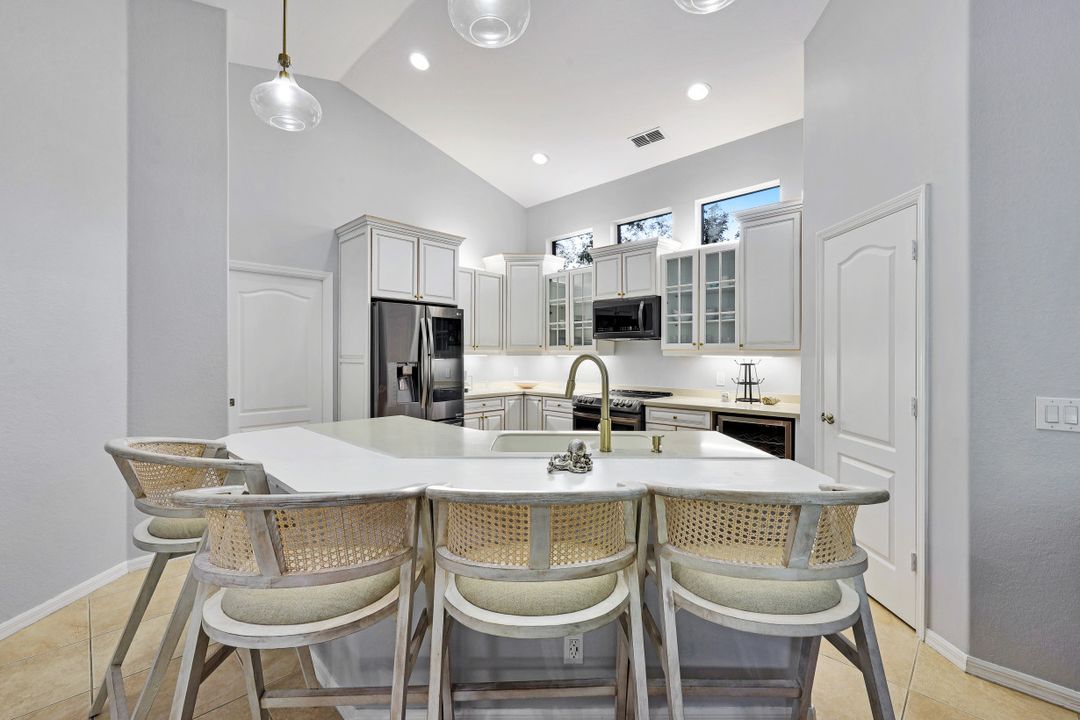 2047 Terrazzo Ln, Naples, FL 34104