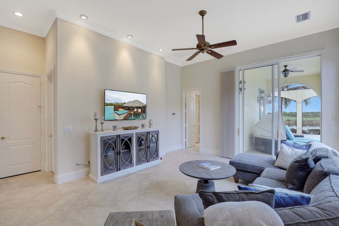 8560 Bellagio Dr, Naples, FL 34114