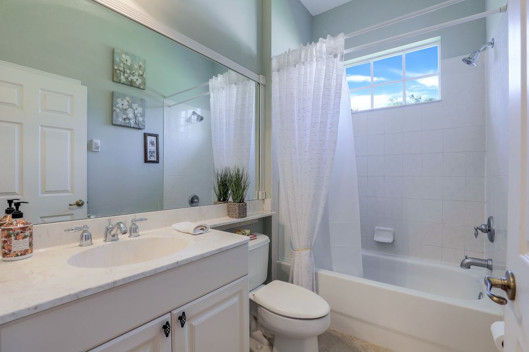 16156 Parque Ln, Naples, FL 34110