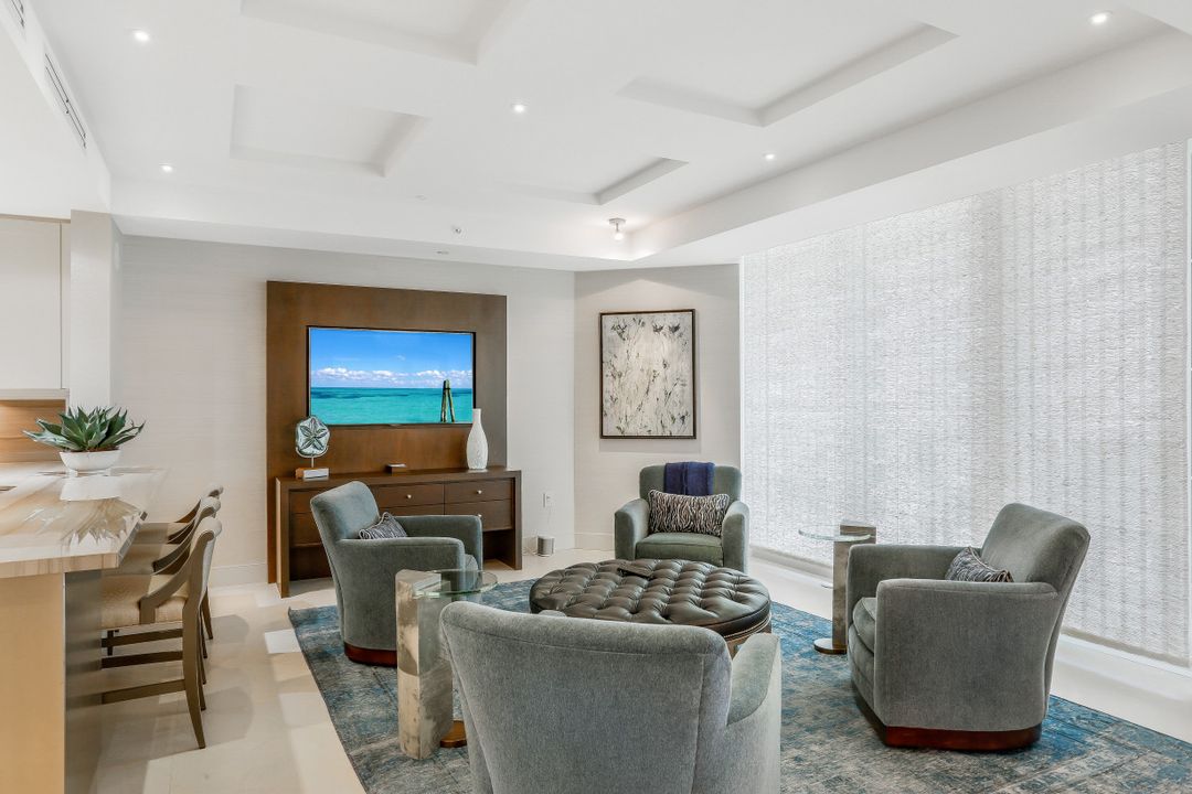 11125 Gulf Shore Dr #701, Naples, FL 34108