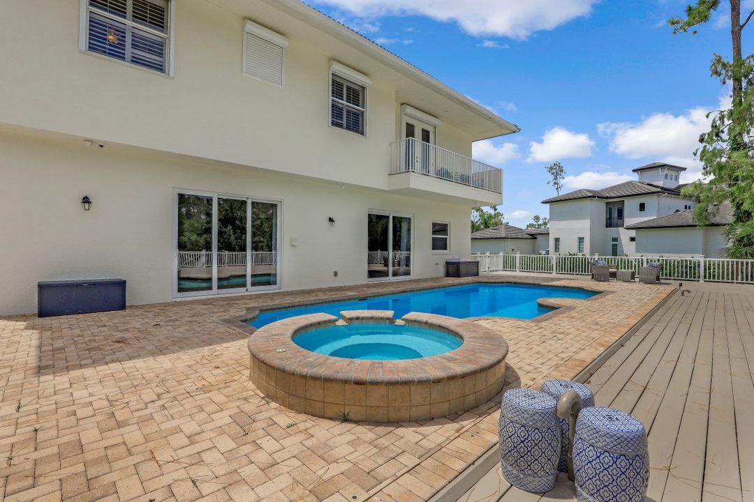 5645 Spanish Oaks Ln, Naples, FL 34119