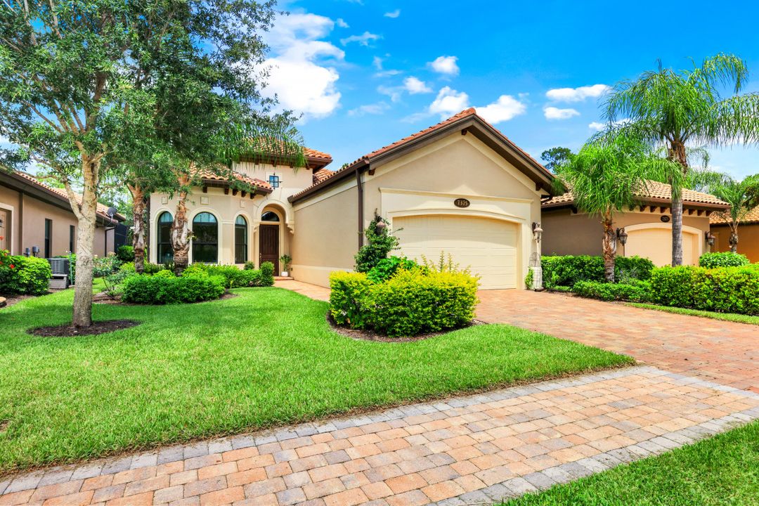 7375 Lantana Cir, Naples, FL 34119