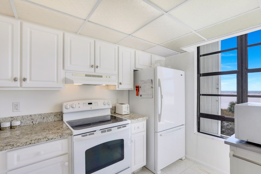 260 Seaview Ct #212, Marco Island, FL 34145