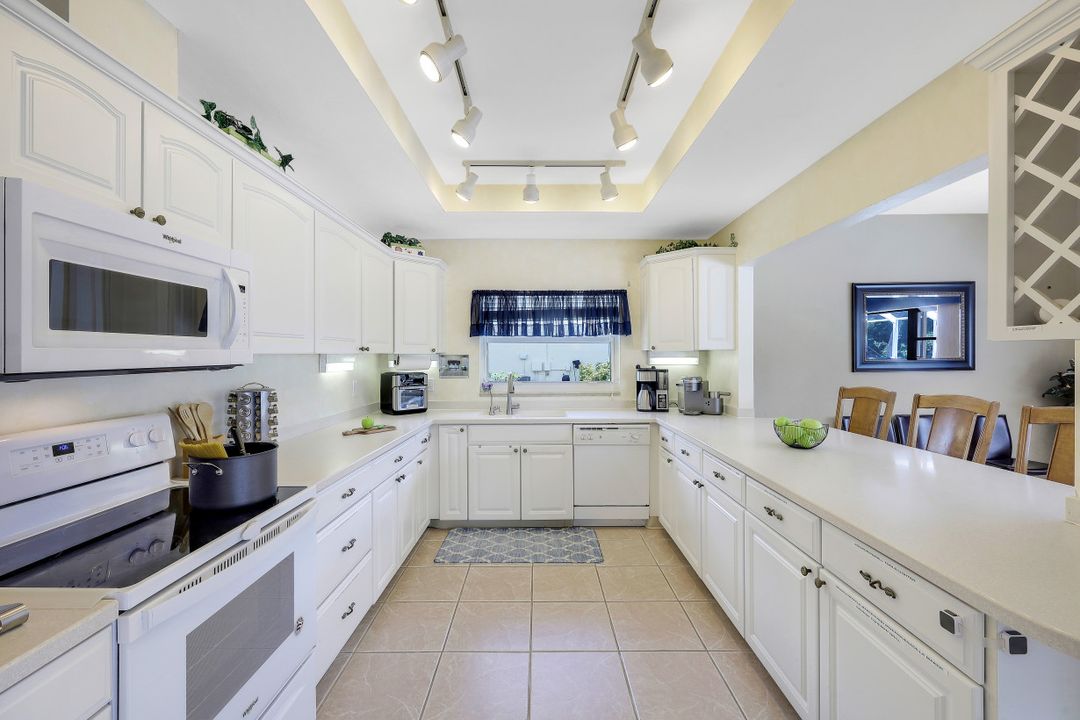 550 Inlet Dr, Marco Island, FL 34145