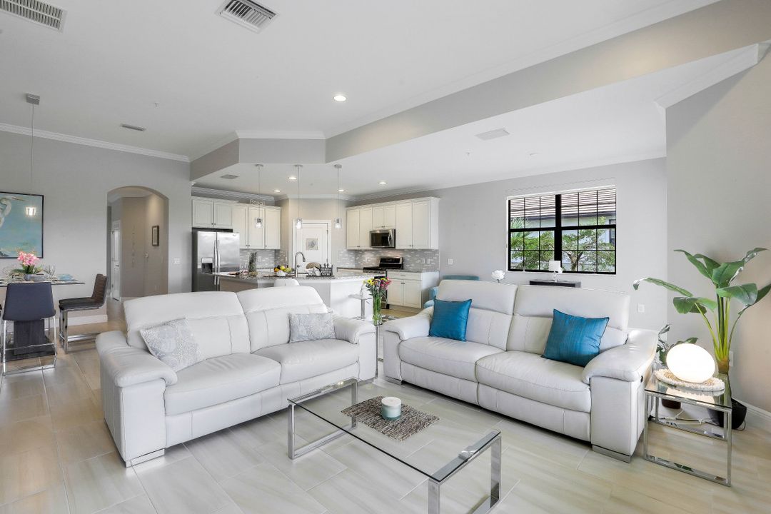 2181 Frangipani Cir  #201, Naples, FL 34120