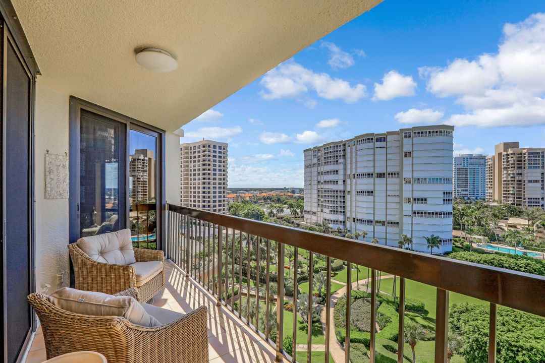 4551 Gulf Shore Blvd N #1003, Naples, FL 34103