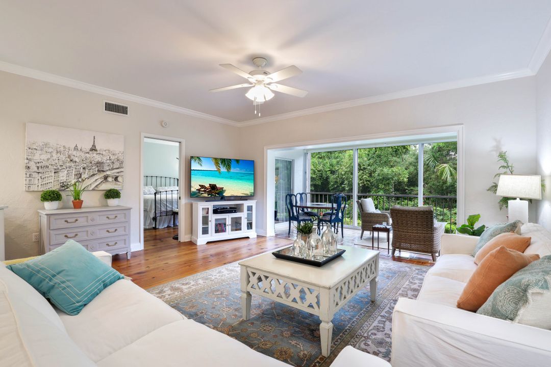 5897 Chanteclair Dr #313, Naples, FL 34108