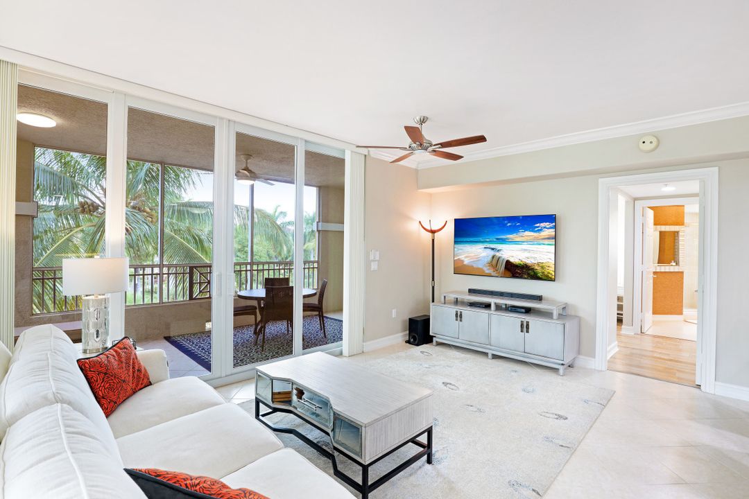 2738 Tiburon Blvd E #301, Naples, FL 34109