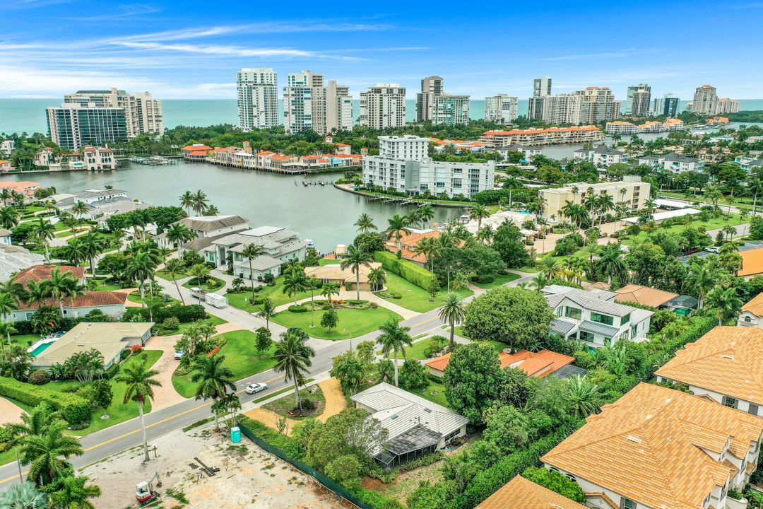 3888 Crayton Rd, Naples, FL 34103