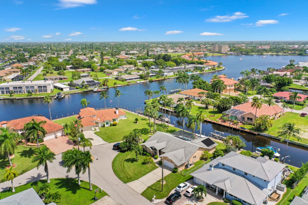 5215 Tamiami Ct, Cape Coral, FL 33904
