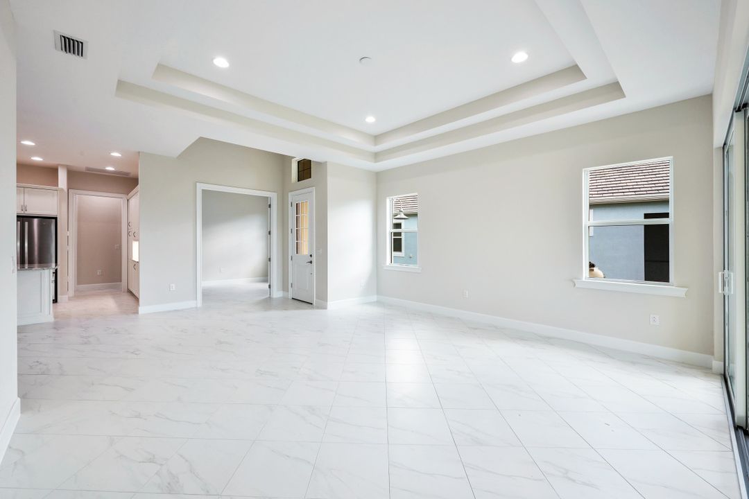 6435 Negril Isle Dr, Naples, FL 34113