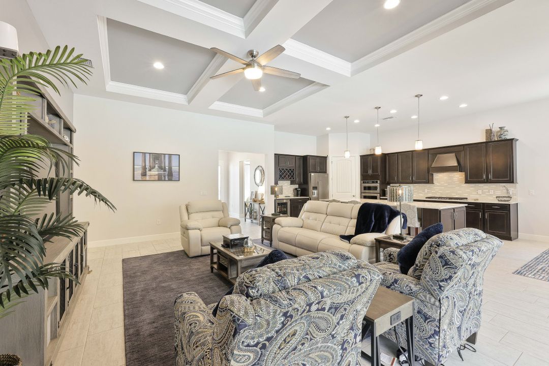 9431 Greyhawk Trl, Naples, FL 34120