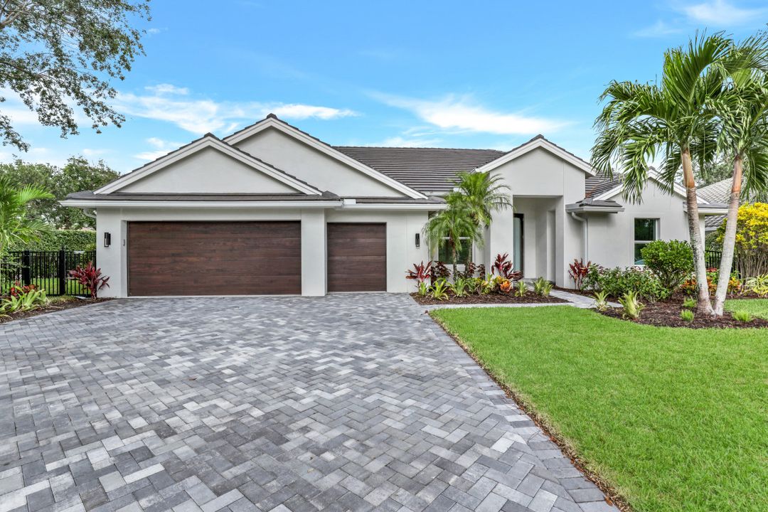 7525 Cordoba Cir, Naples, FL 34109