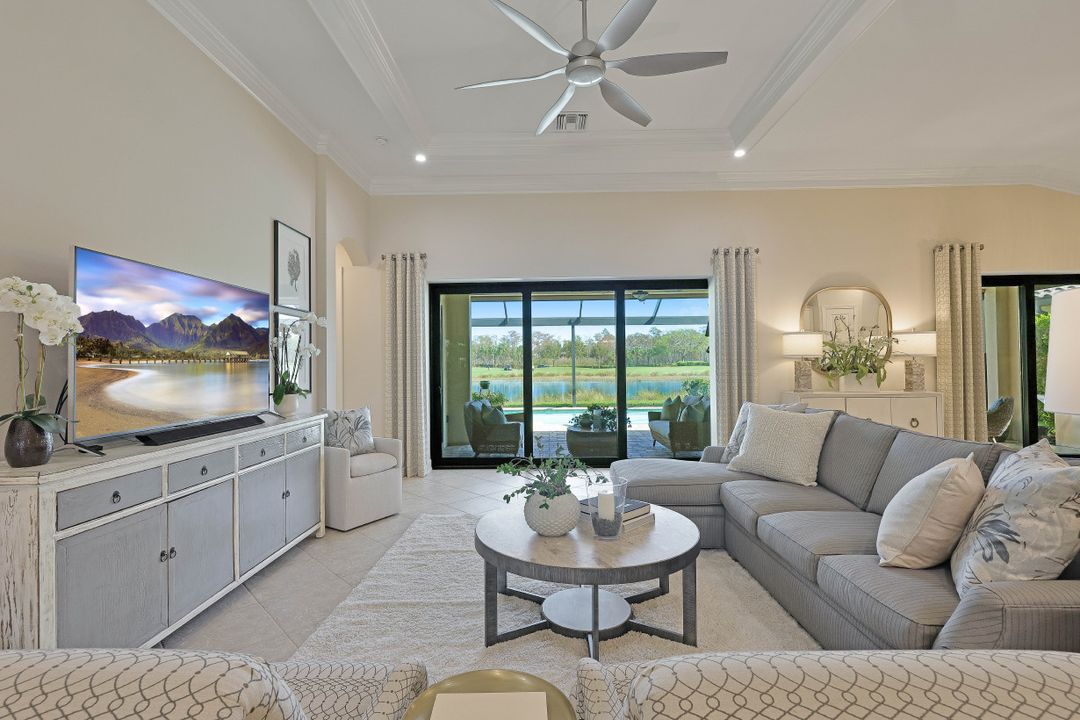 8880 Savona Ct, Naples, FL 34119