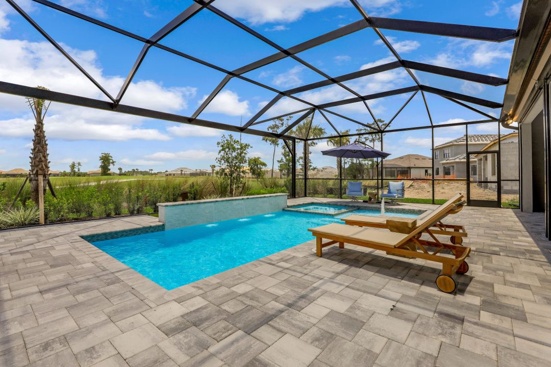 9610 Everglades Dr, Naples, FL 34120