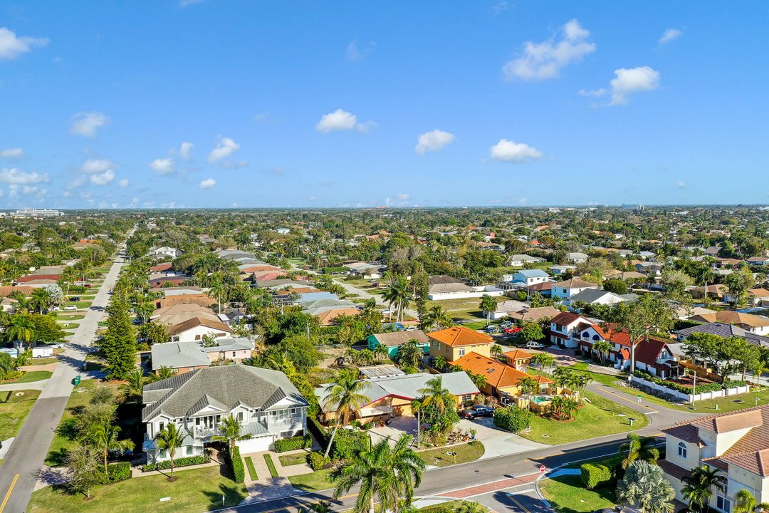 10442 Vanderbilt Dr, Naples, FL 34108