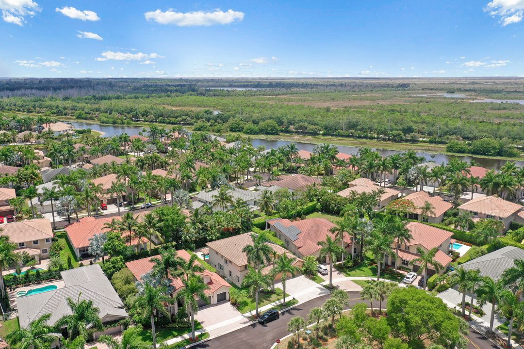 1886 Hidden Trail Ln, Weston, FL 33327