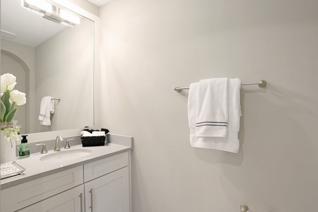 16379 Viansa Way, Naples, FL 34110