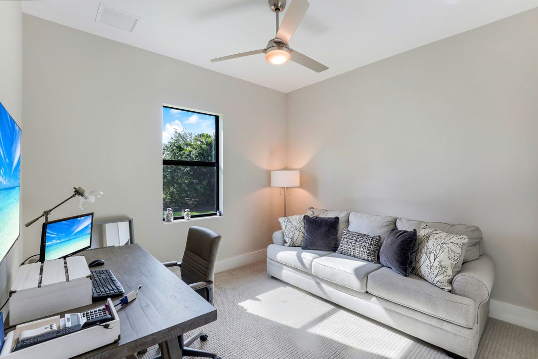 2088 Oakes Blvd, Naples, FL 34119