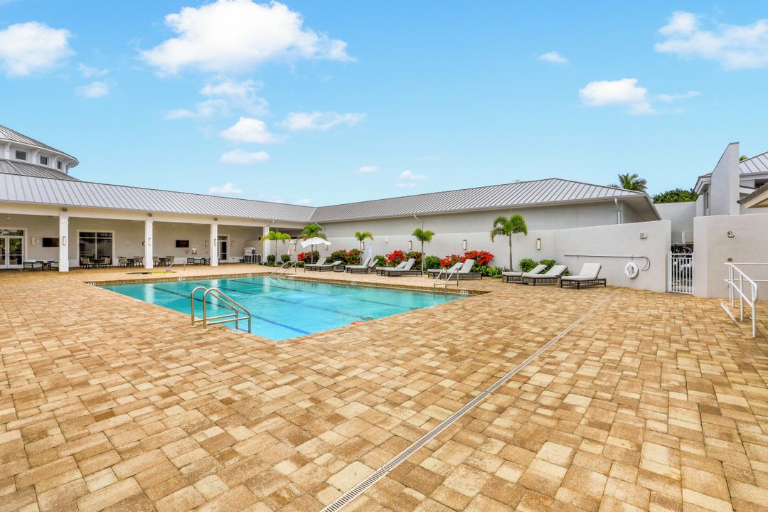 4501 Silver Fox Dr, Naples, FL 34119