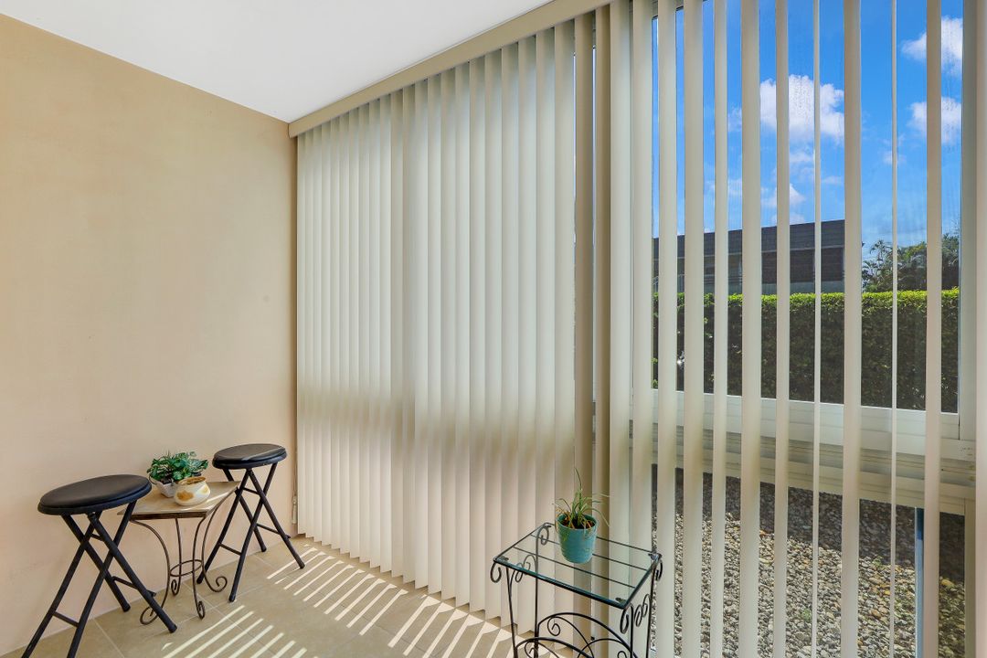 300 Valley Stream Dr #6A, Naples, FL 34113