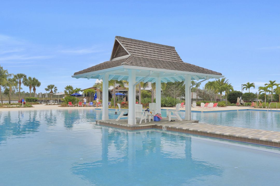 6462 Warwick Ave, Naples, FL 34113