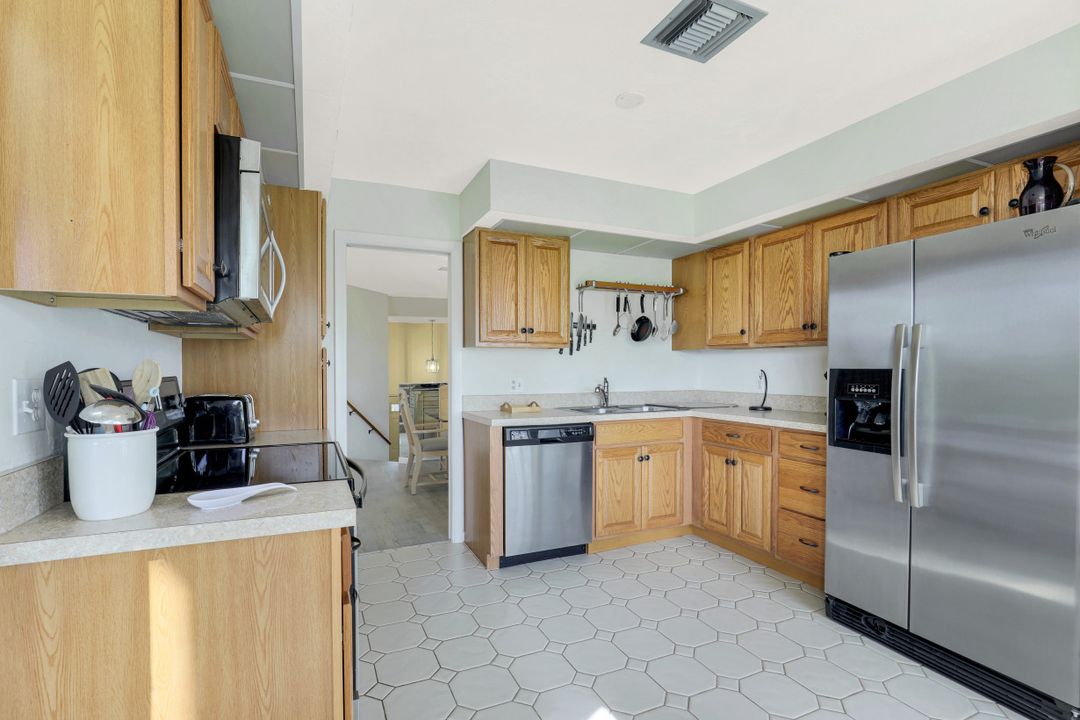 27131 Oakwood Lake Dr, Bonita Springs, FL 34134