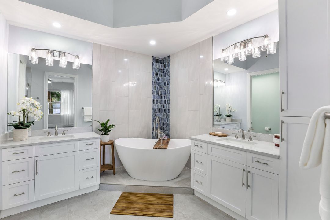 835 Bentwater Cir #103, Naples, FL 34108