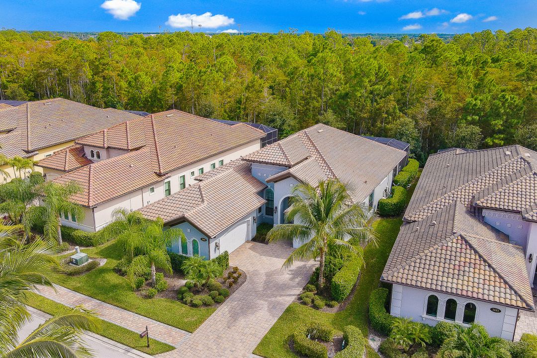 7497 Lantana Cir, Naples, FL 34119