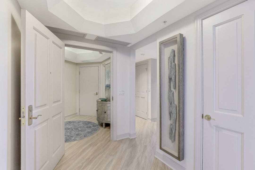 1060 Borghese Ln, Naples, FL 34114