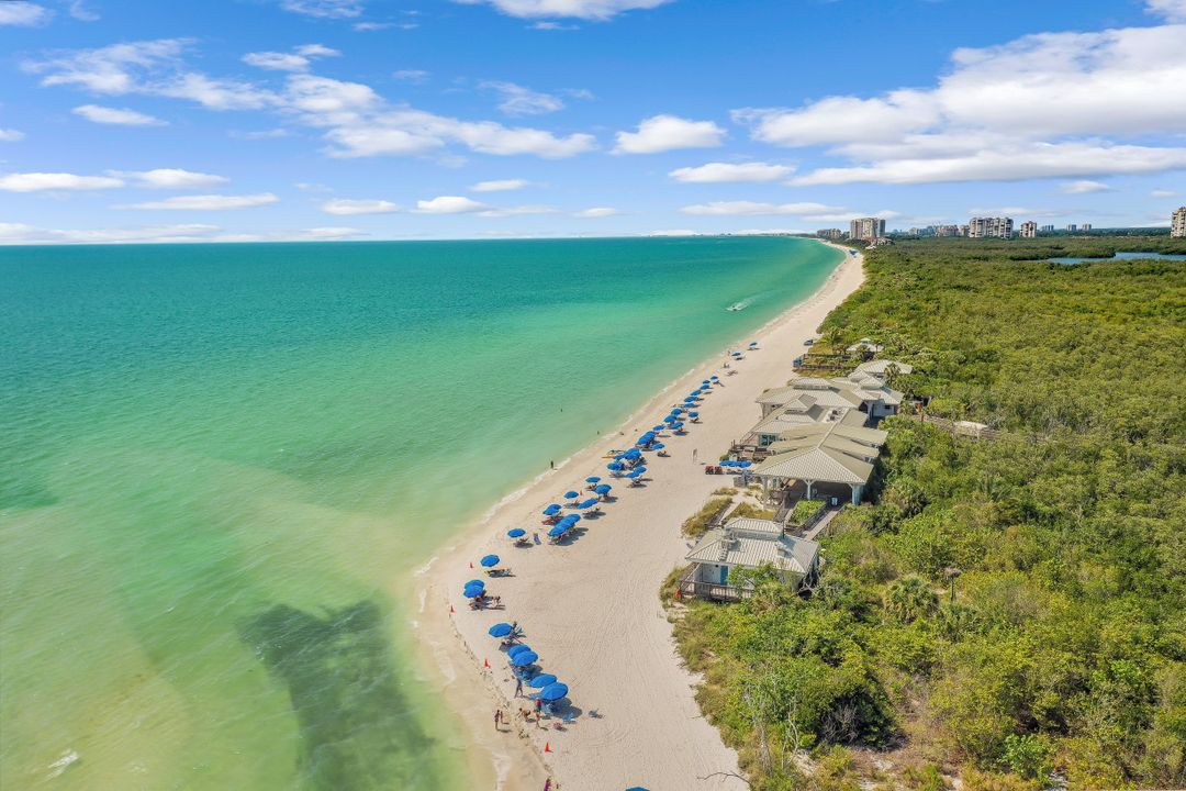 5601 Turtle Bay Dr, Naples, FL 34108