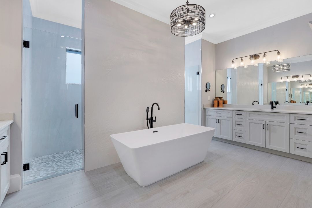 631 25th St SW, Naples, FL 34117