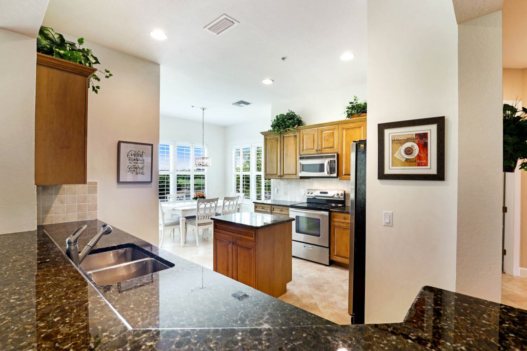 9208 Quartz Ln #4-202, Naples, FL 34120