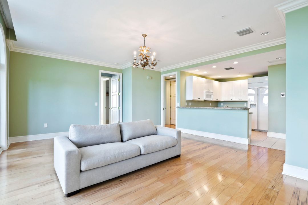 900 5th Ave S #301, Naples, FL 34102