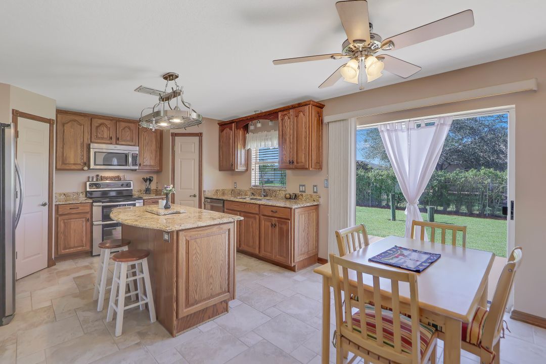 1220 NE 4th Pl, Cape Coral, FL 33909