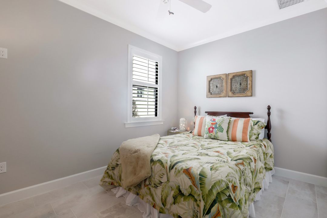 9383 Greyhawk Trl, Naples, FL 34120