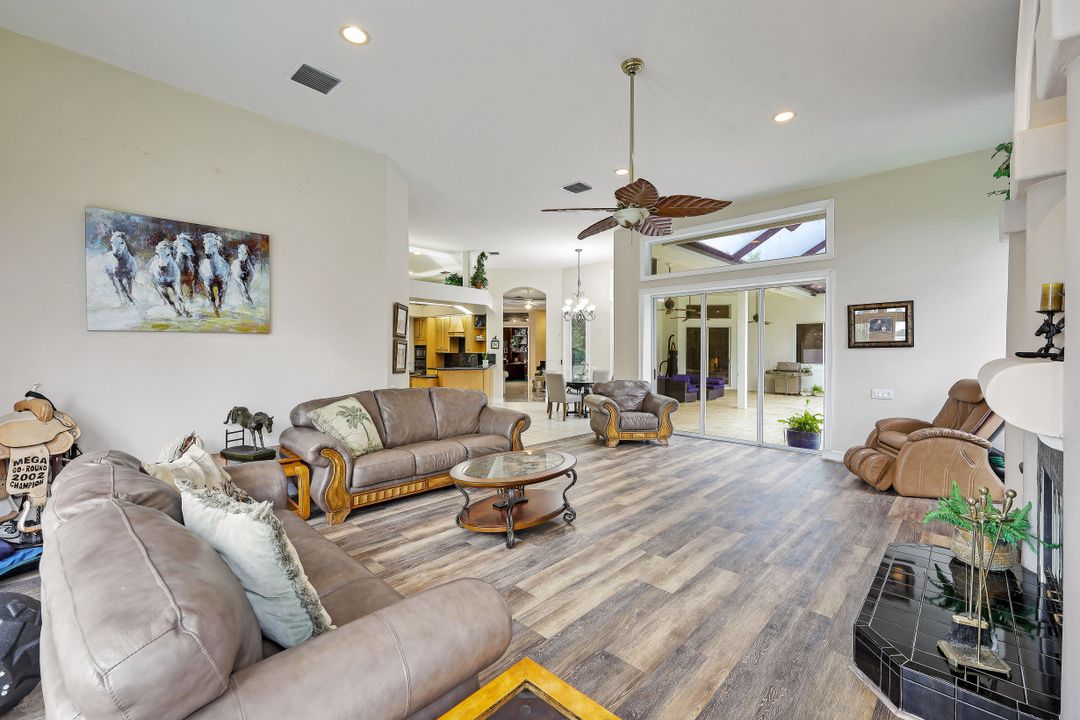 6881 Bottlebrush Ln, Naples, FL 34109