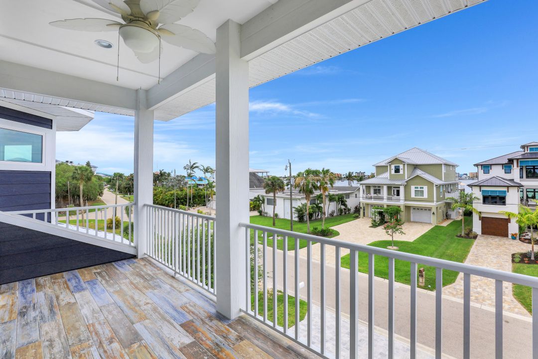 816 San Carlos Dr, Fort Myers Beach, FL 33931