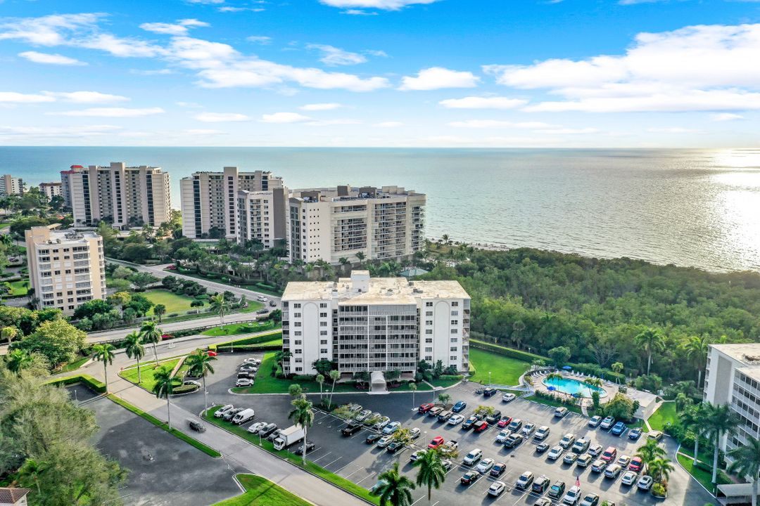 1 Bluebill Ave #306, Naples, FL 34108