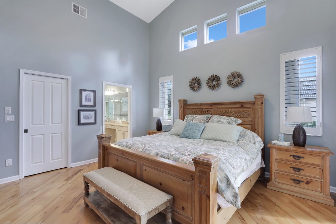 9245 The Ln, Naples, FL 34109