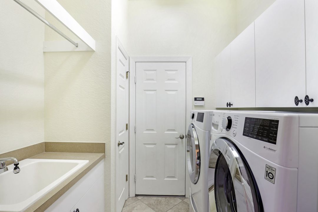 9176 Quartz Ln, Naples, FL 34120