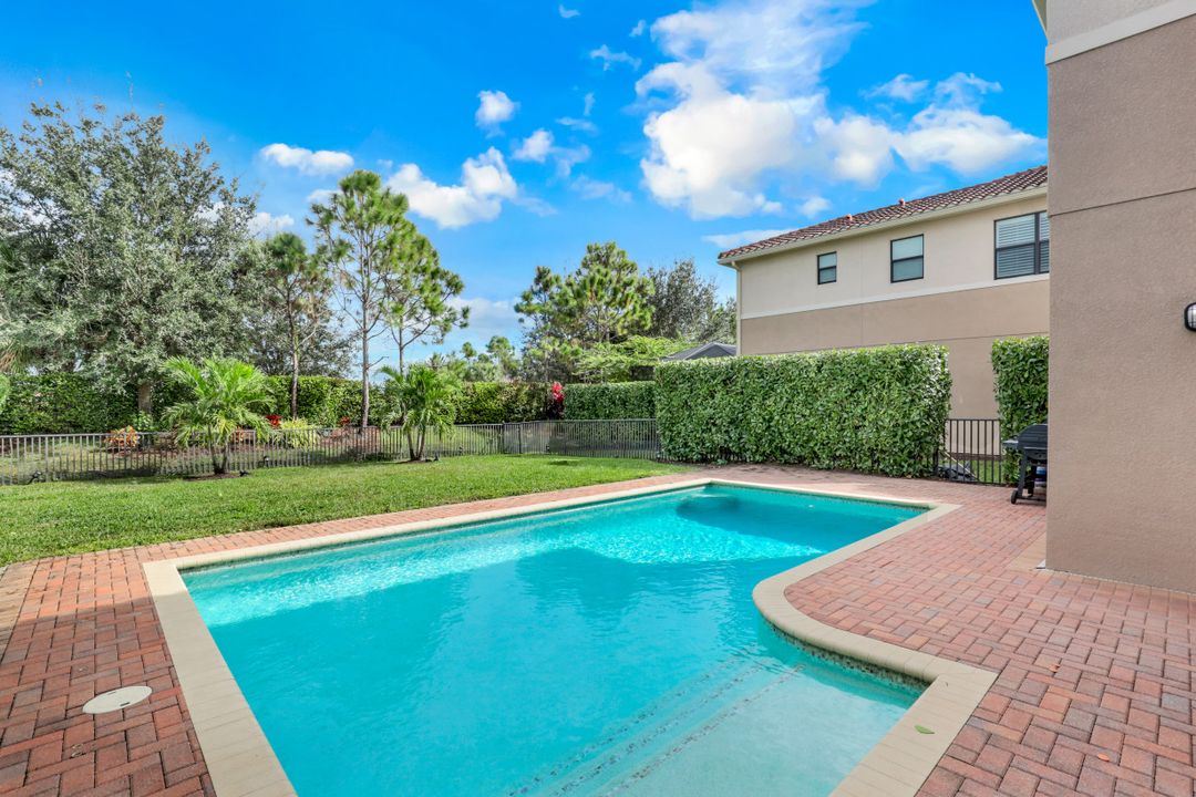 3082 Hudson Ter, Naples, FL 34119