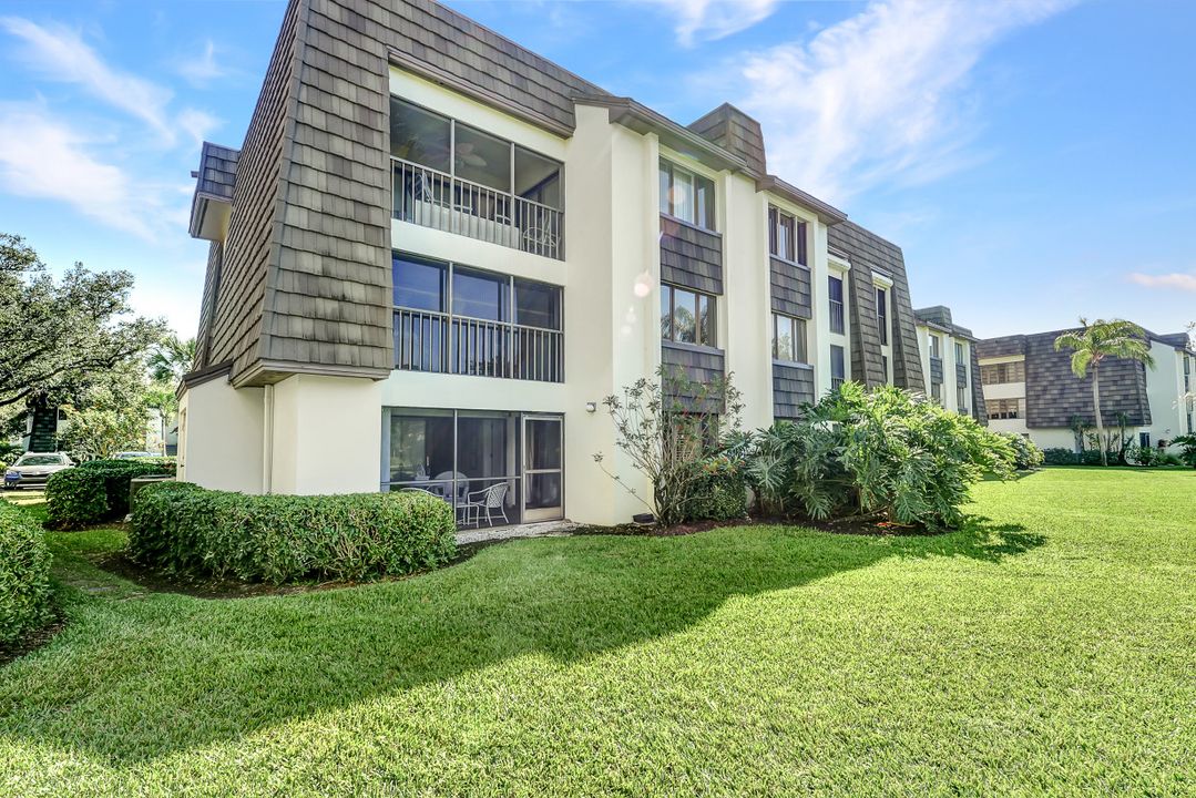 1617 Spoonbill Ln, Naples, FL 34105