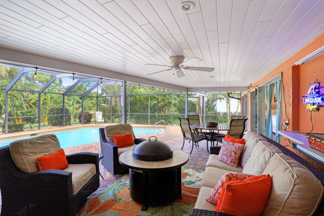 989 E Valley Dr, Bonita Springs, FL 34134