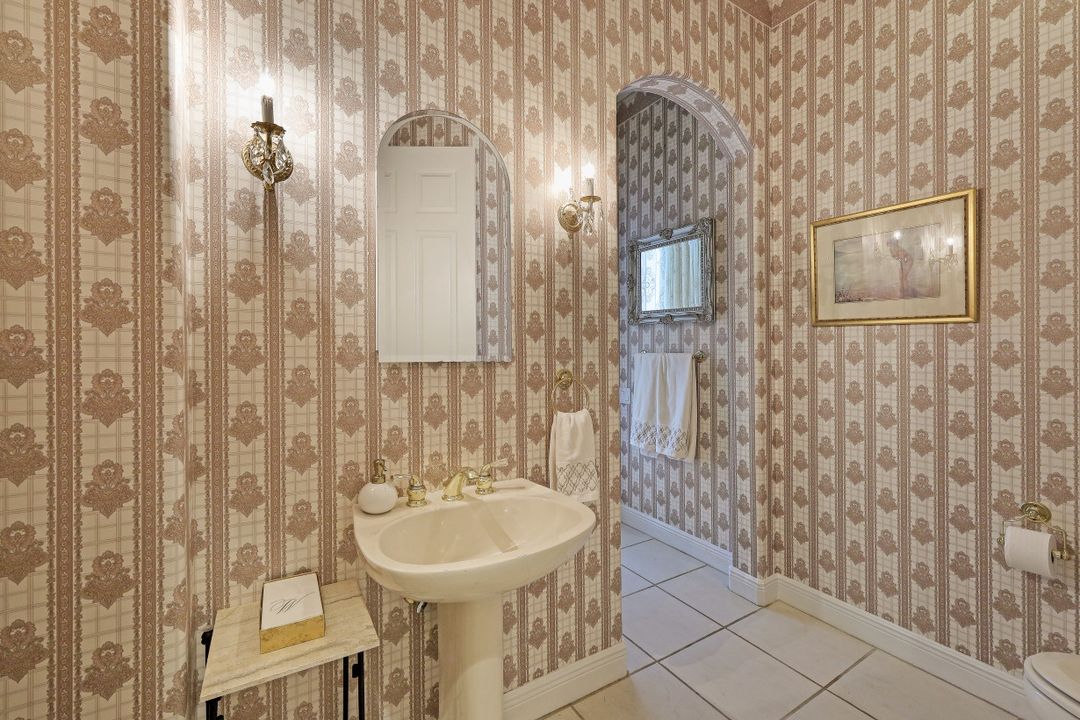 6881 Bottlebrush Ln, Naples, FL 34109