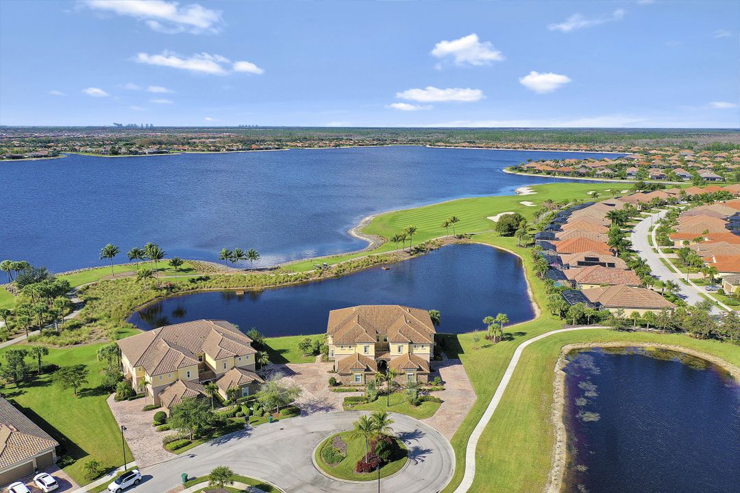 9060 Siesta Bay Dr #201, Naples, FL 34120