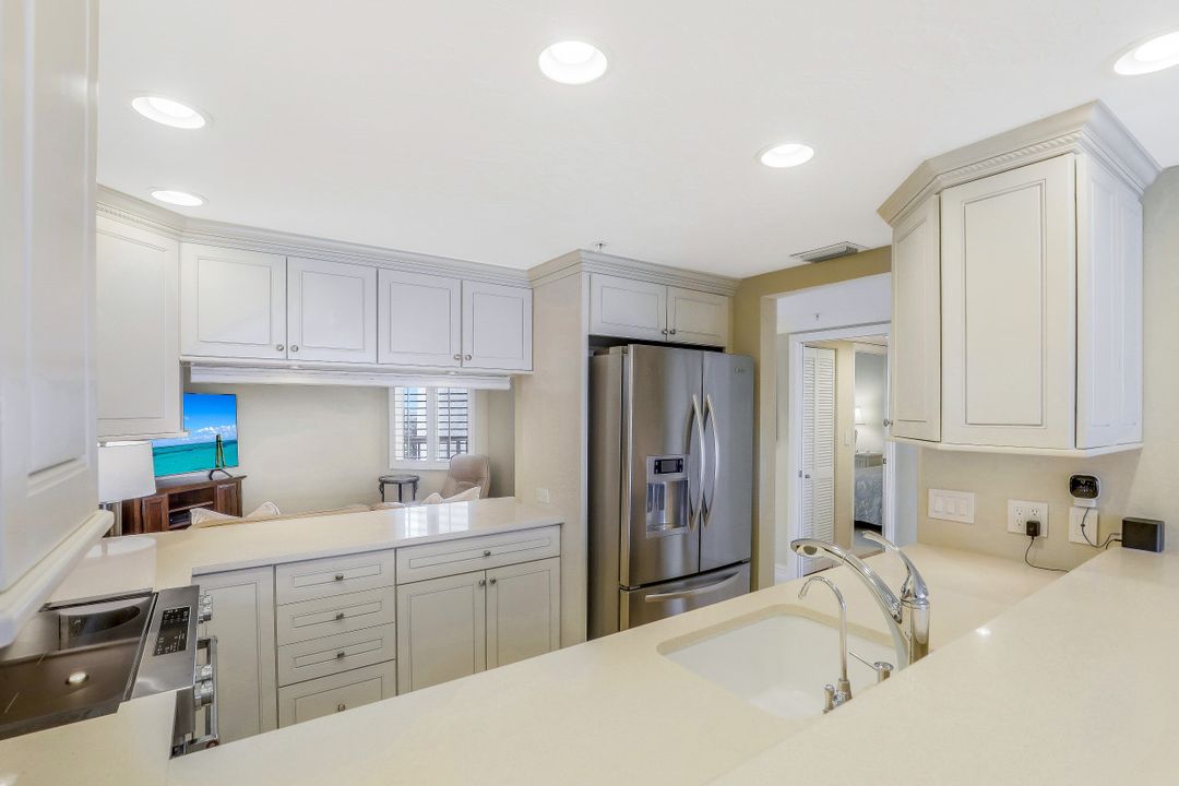 40 Seagate Dr #1203, Naples, FL 34103